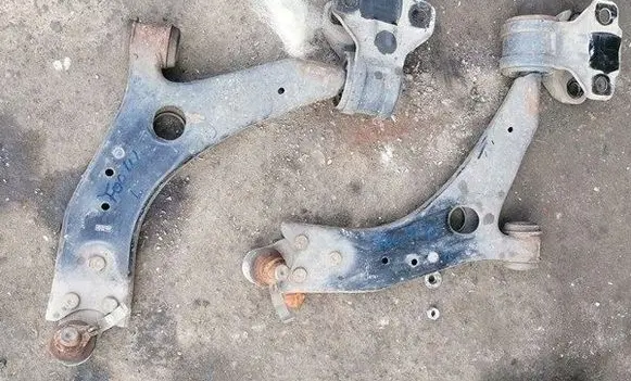 Ford Focus Front lower control arm/wishbone