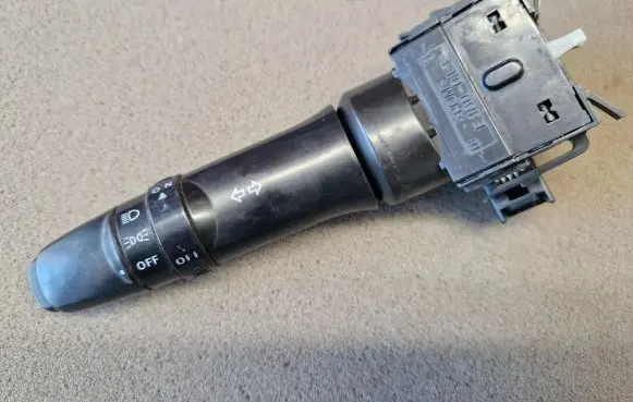 Mitsubishi L200 Indicator stalk 