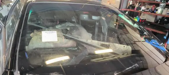Maserati Ghibli Front windscreen/windshield window DOT37AS1M105 E000288 43R004146