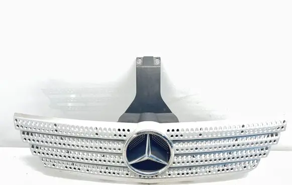 Mercedes-Benz C W203 Front grill A2038801283