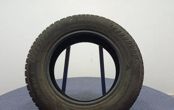 Skoda Fabia Mk1 (6Y) R17 winter tire 4050496001940