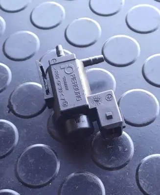 BMW 5 F10 F11 Turbo solenoid valve 70231800 12T296 7810831