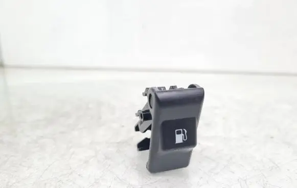Mazda CX-3 Fuel tank opening switch 