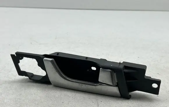 Chevrolet Captiva Front door interior handle SWC200402