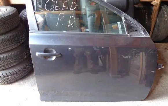 KIA Ceed Front door