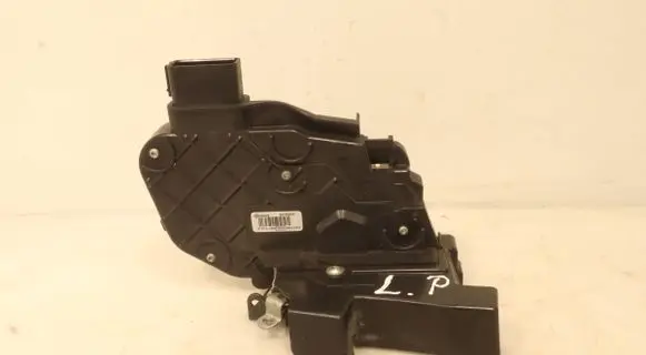 Volvo C30 Front door lock 30753658