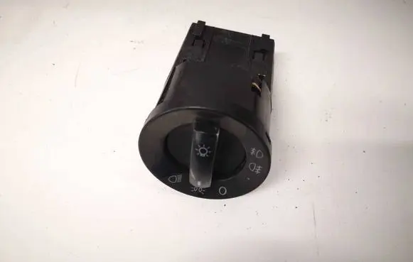 Volkswagen Polo IV 9N3 Light switch 
