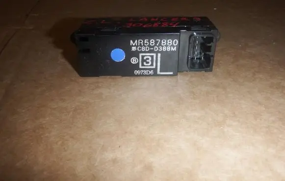 Mitsubishi Lancer Electric window control switch MR587880