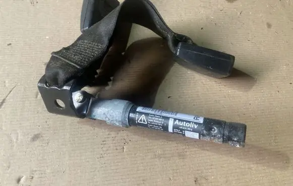 BMW 3 E90 E91 Seat belt trim 7211596