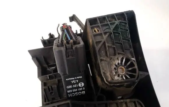 Skoda Octavia Mk2 (1Z) Glow plug pre-heat relay 0281003038