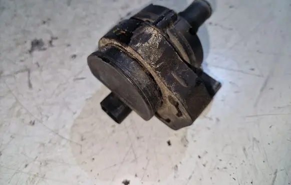 Mercedes-Benz C W204 Water pump A2118350028