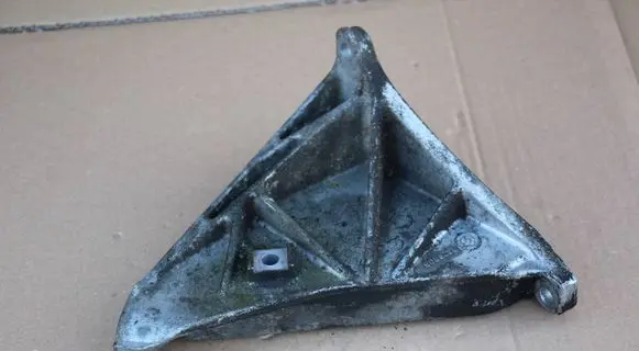 BMW 7 E32 Engine mounting bracket 1129806