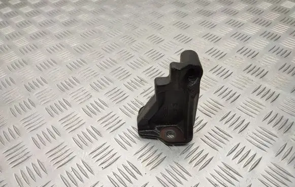 Mazda 2 Engine mounting bracket