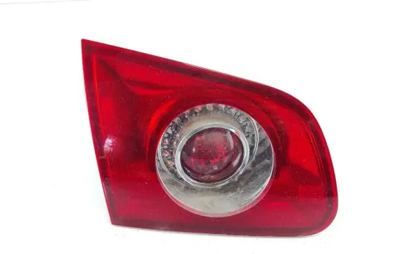 Tailgate rear/tail lights