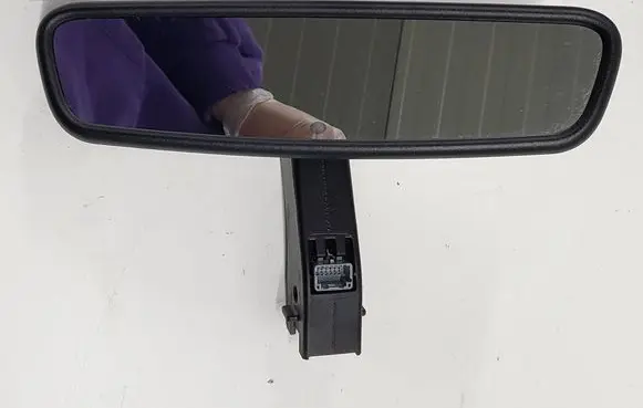 Rear view mirror (interior)