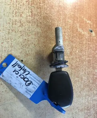 Dacia Sandero Front door lock (next to the handle) 
