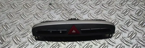 Peugeot 308 Hazard light switch 03069030