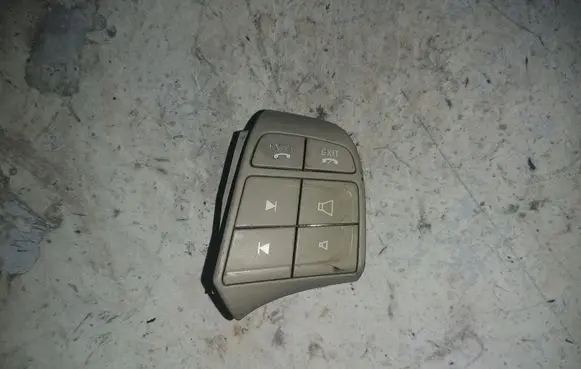 Volvo S80 Steering wheel buttons/switches 30768063