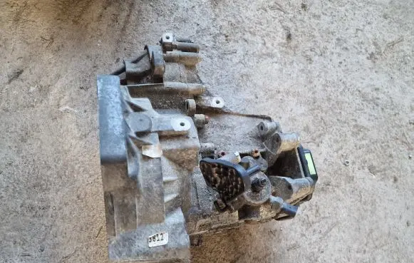 Volkswagen Caddy Manual 6 speed gearbox PX0418113 1K0711203G
