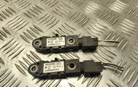 Chrysler Pacifica Airbag deployment crash/impact sensor 04896023AA 1992302985 150706