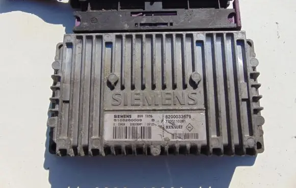 Renault Kangoo I Engine control unit/module 8200033679