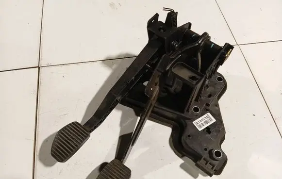 Peugeot 407 Clutch pedal 9654158680