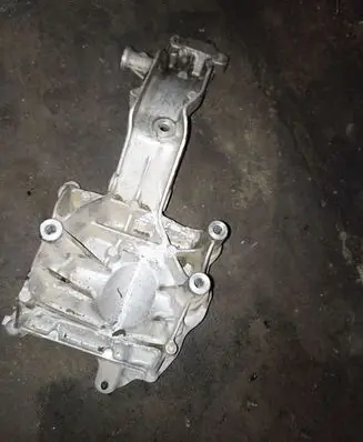 Mercedes-Benz E W212 Generator/alternator bracket A6512340239