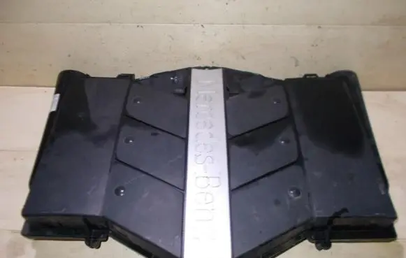 Mercedes-Benz C W203 Engine cover (trim) a2105840047