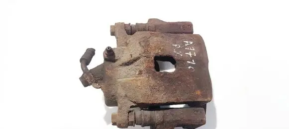 Toyota RAV 4 (XA20) Front brake caliper