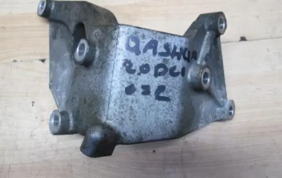 Nissan Qashqai Engine mount bracket