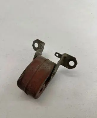 Volkswagen Phaeton Muffler mount bracket/holder 