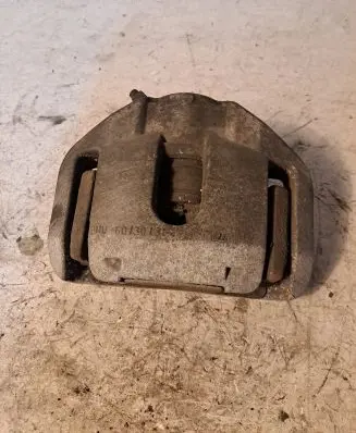 BMW 5 E60 E61 Front brake caliper 6030324