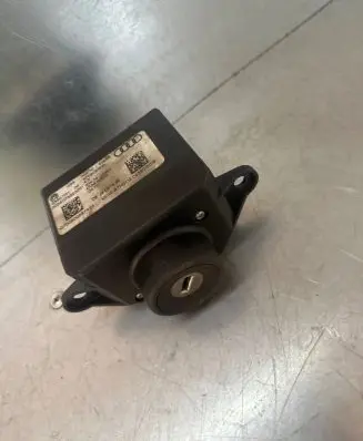 Audi A6 S6 C6 4F Ignition lock contact 4F0909131D 33301101 4F0910131D