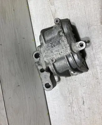Volkswagen Beetle A5 Engine mount bracket 1k0199262dj