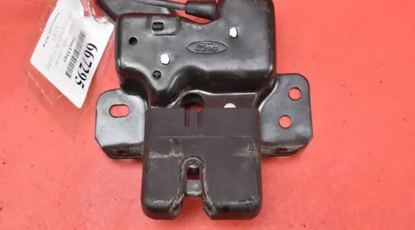 Jaguar S-Type Tailgate/trunk/boot lock/catch/latch