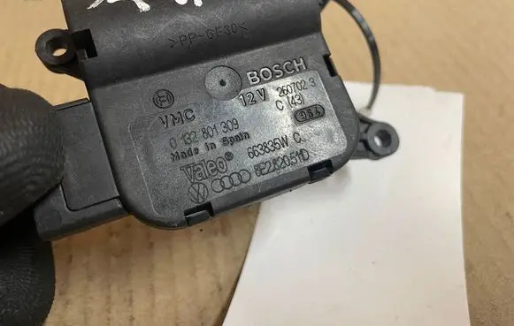 Audi A4 S4 B6 8E 8H Air flap motor/actuator 8E2820511D 663835WC