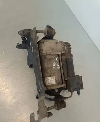 Mercedes-Benz C W205 Air suspension compressor/pump 4430200191 SCM765 26071610
