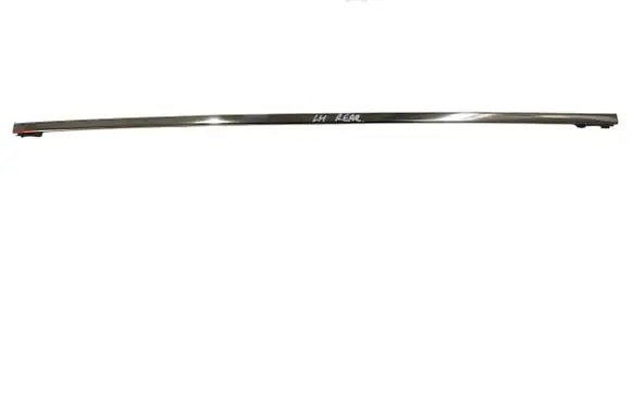 Toyota Highlander XU50 Rear door glass trim molding 15775446L