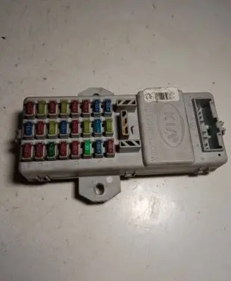 KIA Sorento Fuse module 911703E920