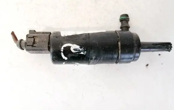 Volkswagen PASSAT B6 Headlight washer pump 