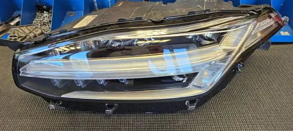 Volvo XC90 Headlight/headlamp 30615807 89915301 31655807