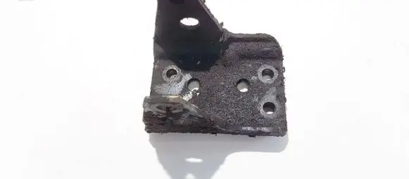 Nissan X-Trail T30 Engine mounting bracket
