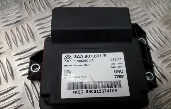 Volkswagen PASSAT B7 Hand brake control module 3AA907801E