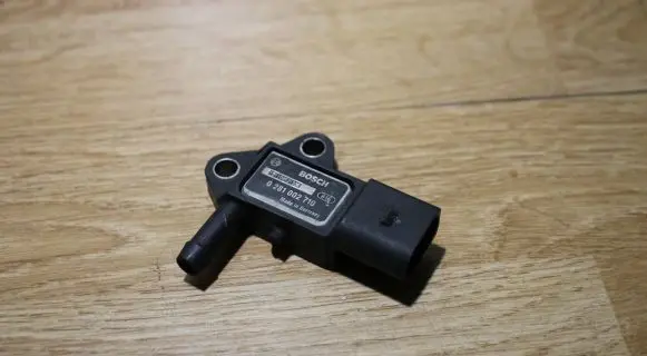 Volkswagen PASSAT B6 Windshield washer spray nozzle 955986