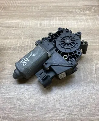 Audi A4 S4 B5 8D Front door window regulator motor 113846101 05071901 0536001402