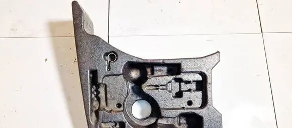 Volkswagen Golf V Spare wheel section trim 1k6858858e