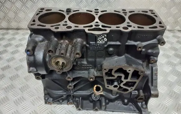 Volkswagen PASSAT B5.5 Engine block 038103021AA