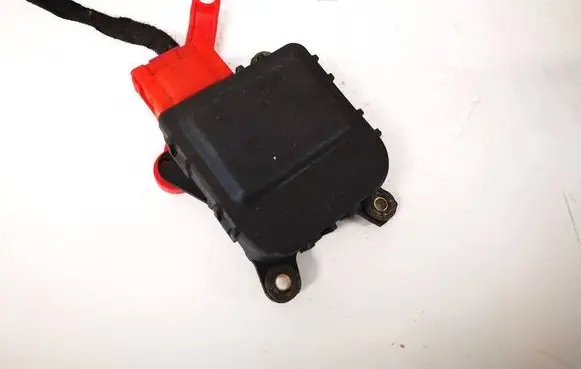 Audi A4 S4 B5 8D Air flap motor/actuator 8D1820511B