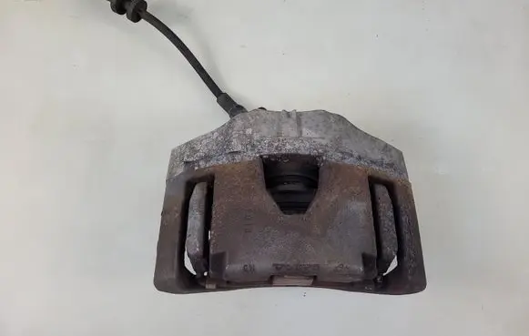 Volvo XC90 Front brake caliper 30657307