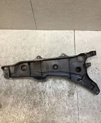 Volvo XC90 Fender mounting bracket 31391778 AD7Q12
